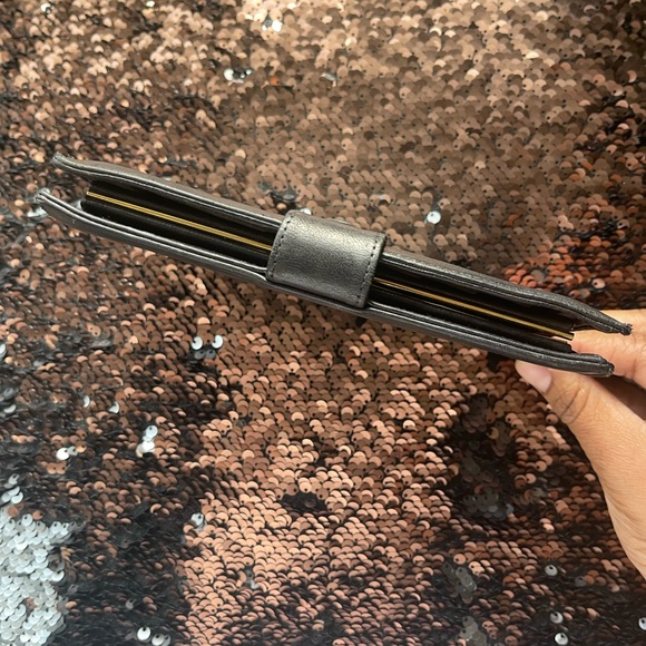 CHANEL WALLET 🥰 - Picture 4 of 13